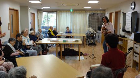 ♪唄のボランティア♪　エルステージ小田井